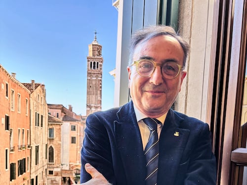 "Venezi perfetta, polemiche strumentali. Il boicottaggio? Gli abbonati crescono"