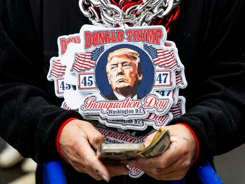 Il popolo Maga invade Washington. I 200mila in delirio. "Riecco la libertà"