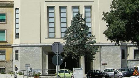 Il mago dei chirurghi finisce in manette: «Spillava soldi ai malati»