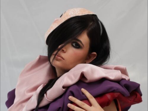 Moda inclusiva, Aitalina incanta le passerelle romane: la modella autistica apre la sfilata al Pincio