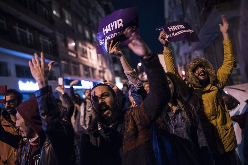 Le proteste nel bastione laico di Istanbul 4