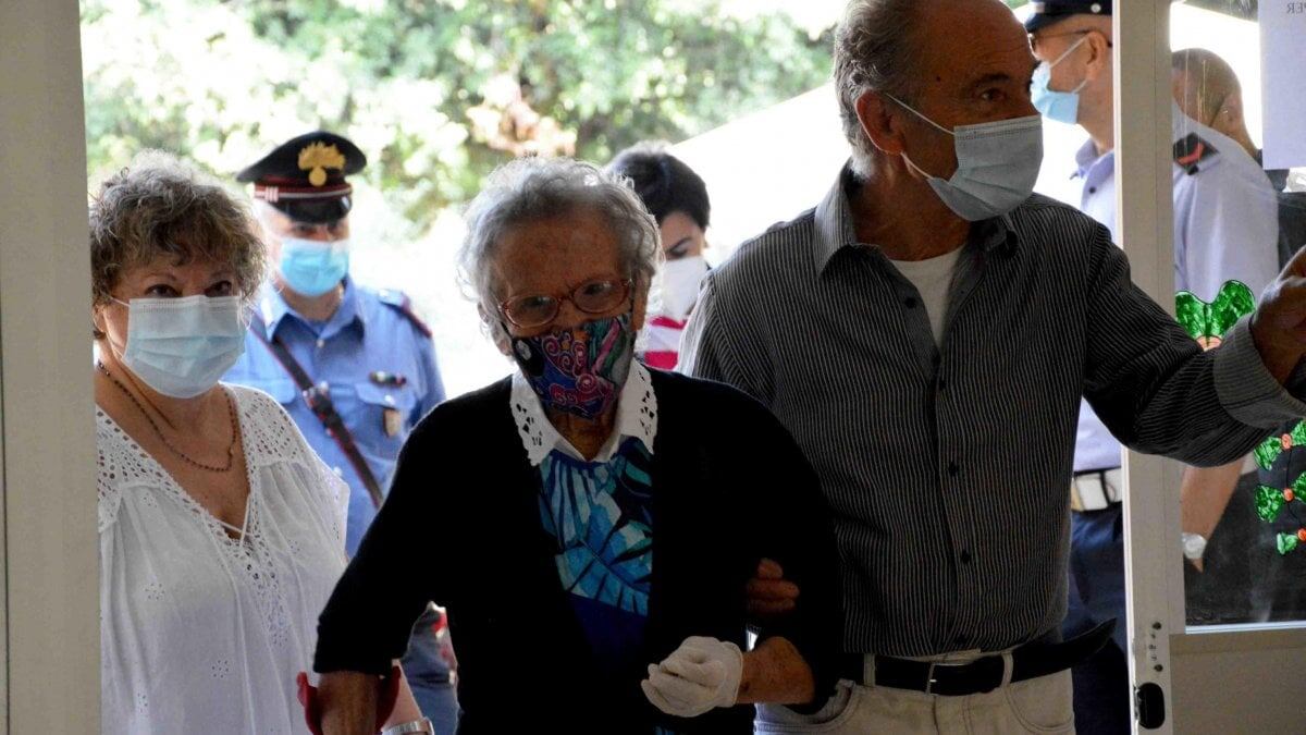 Nonna Lisa al seggio a 109 anni, come nel 1946