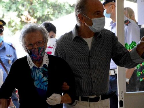 Nonna Lisa al seggio a 109 anni, come nel 1946