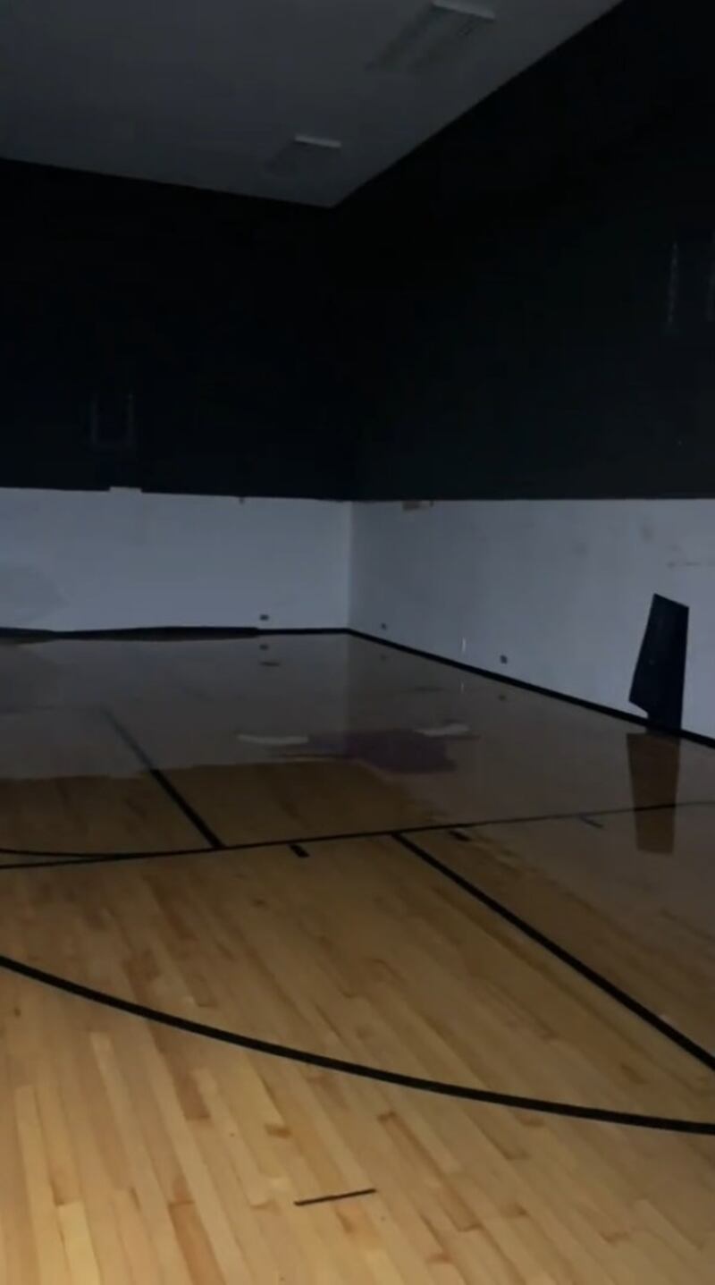 Le immagini della villa abbandonata di Michael Jordan a Chicago 5