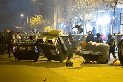 Scontro tra anarchici e polizia al corteo di Roma per Cospito 1