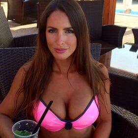 Lucia Javorčeková a seno nudo su Facebook 17