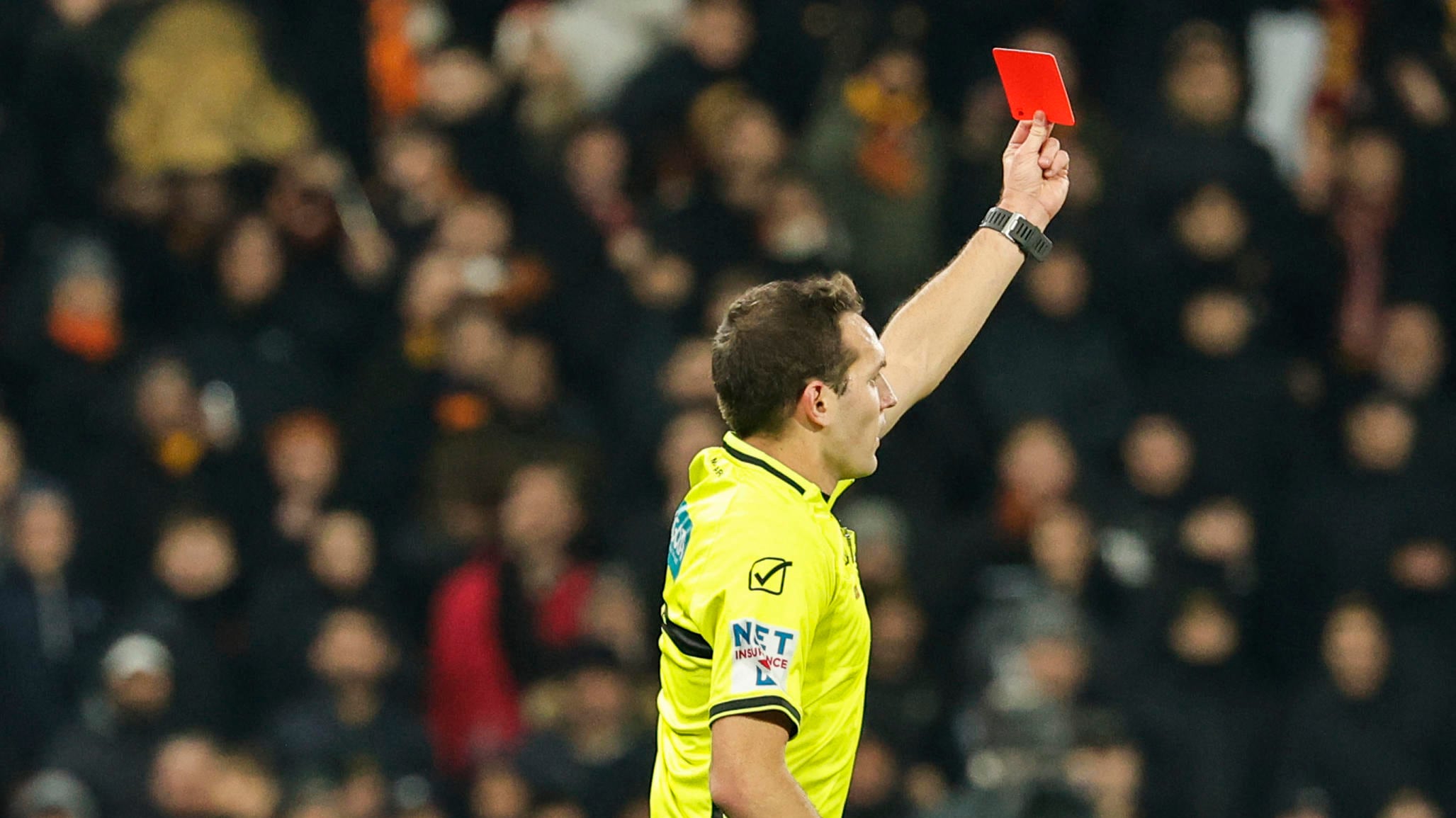 Un arbitro da rosso diretto