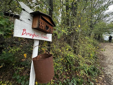 Famiglia nel bosco, le foto della casa a Palmoli 7