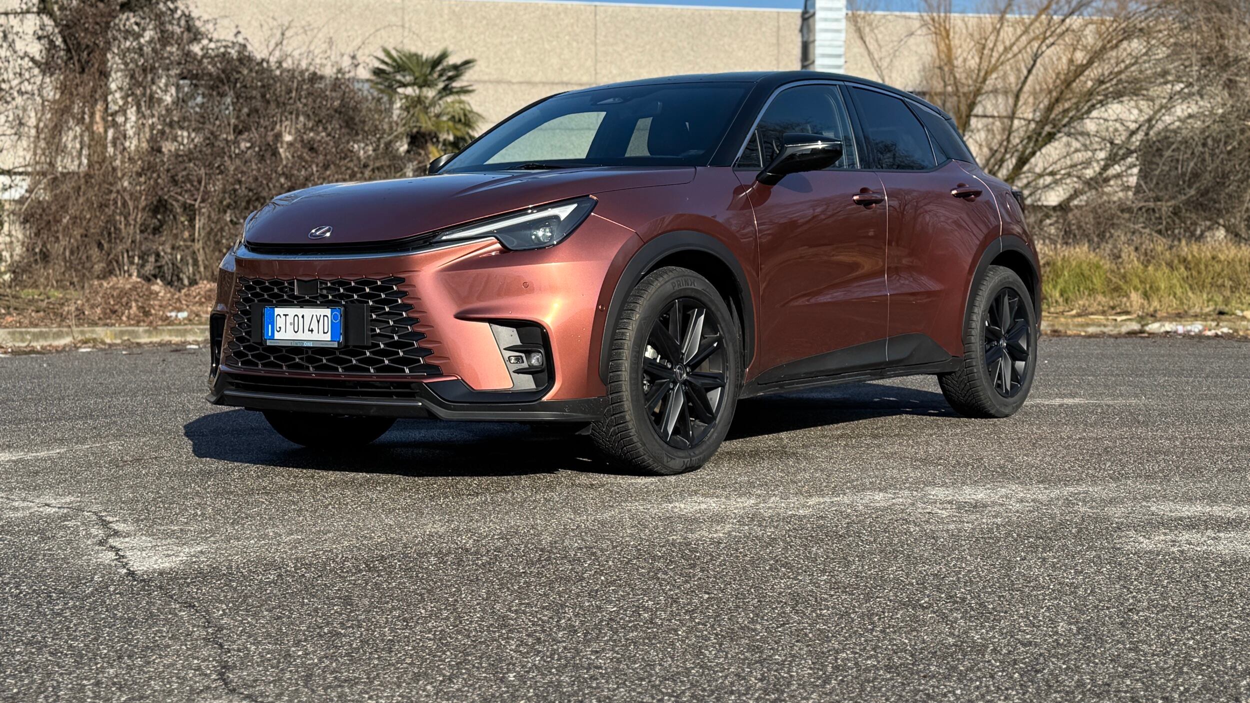 La prova della Lexus LBX: city-SUV full-hybrid dagli ottimi consumi e qualità premium