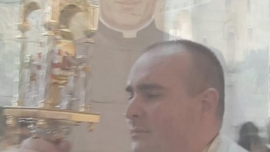 Vibo Valentia, candeggina nel calice della Messa: il parroco ha un malore in chiesa. Grave atto intimidatorio