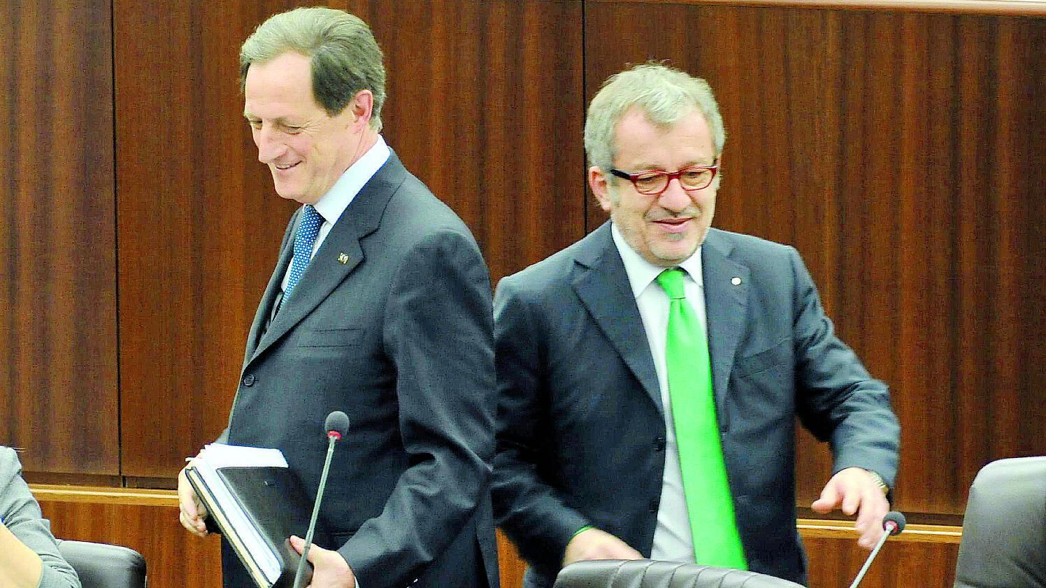 Maroni sta con Mantovani: «Sfiducia? Non è la priorità»