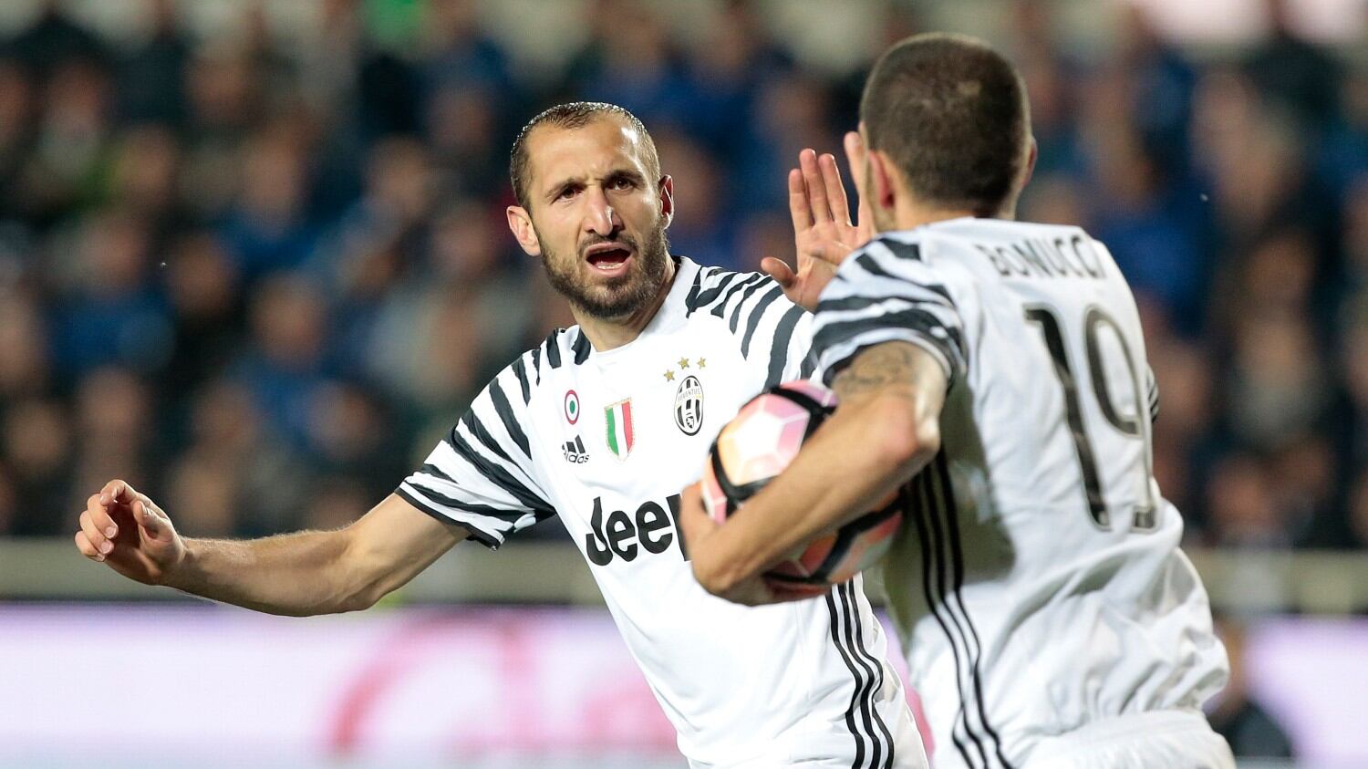 Chiellini in tackle su Bonucci: "Ci mancherà più dal lato umano che tecnico"
