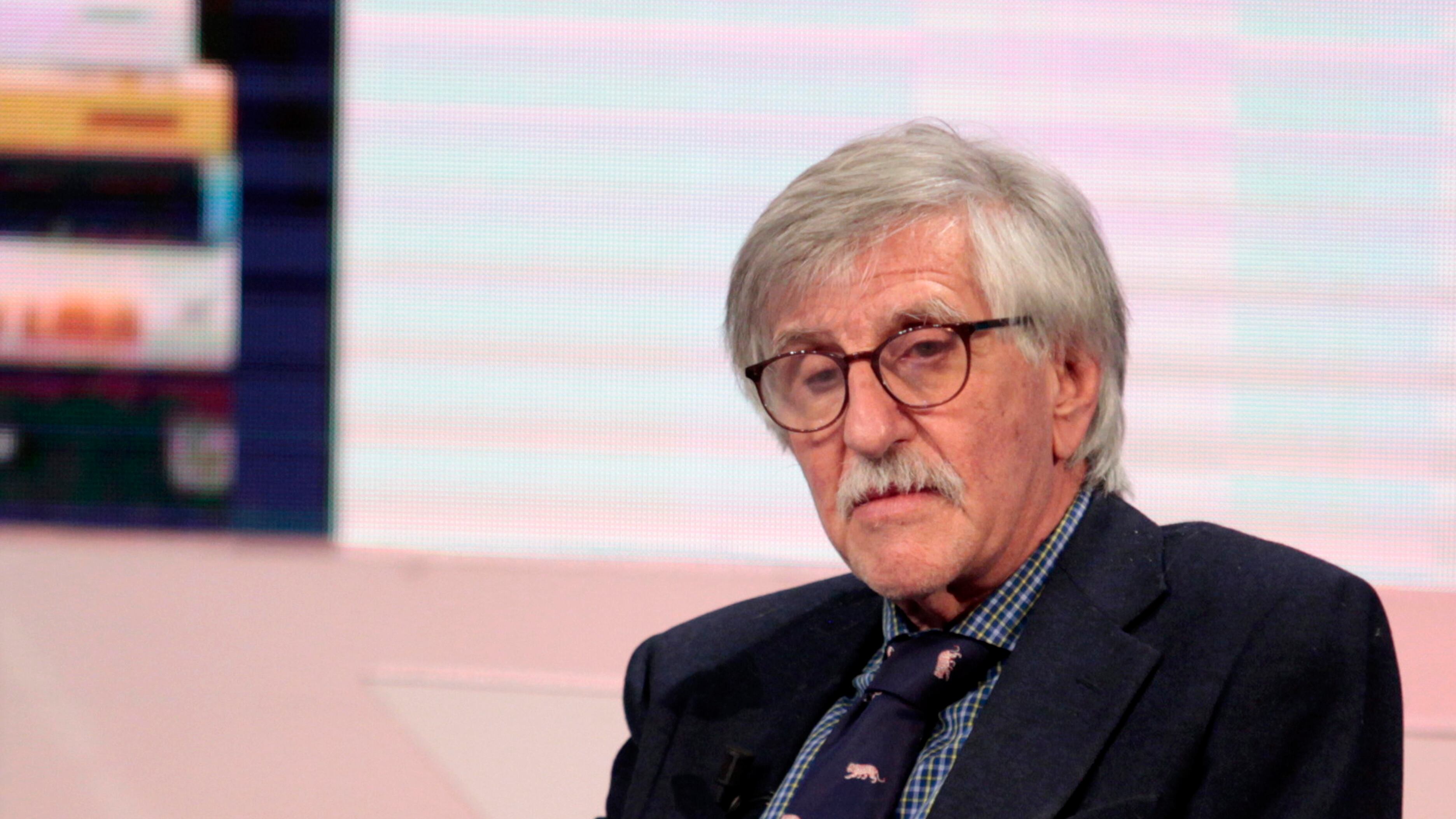 "Il Cav è il più bravo. Calenda? Saccente"