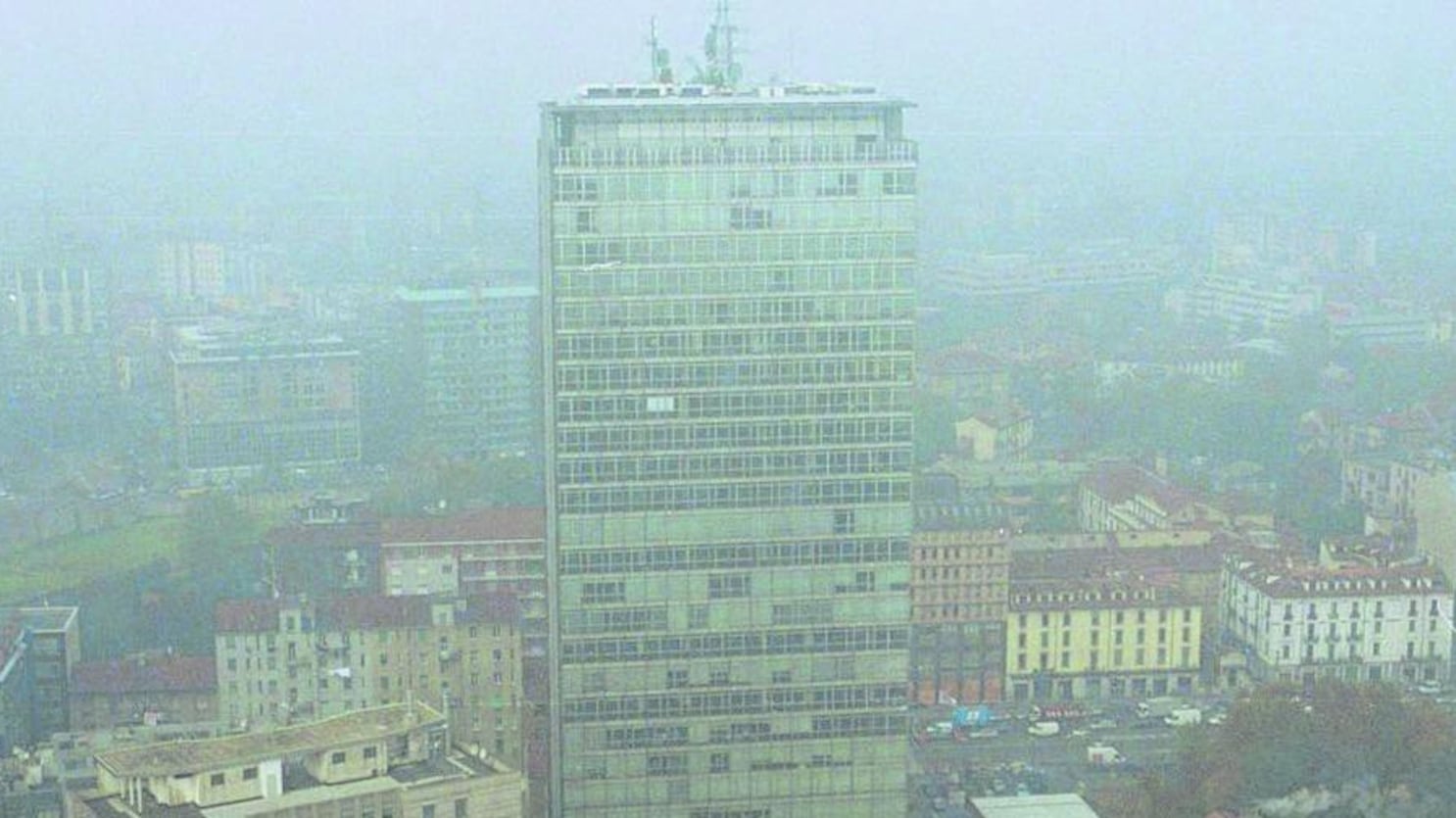 Lo smog assedia la Lombardia. Da oggi misure anti inquinamento