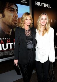 Dakota Johnson, sexy protagonista di 50 Sfumature 30