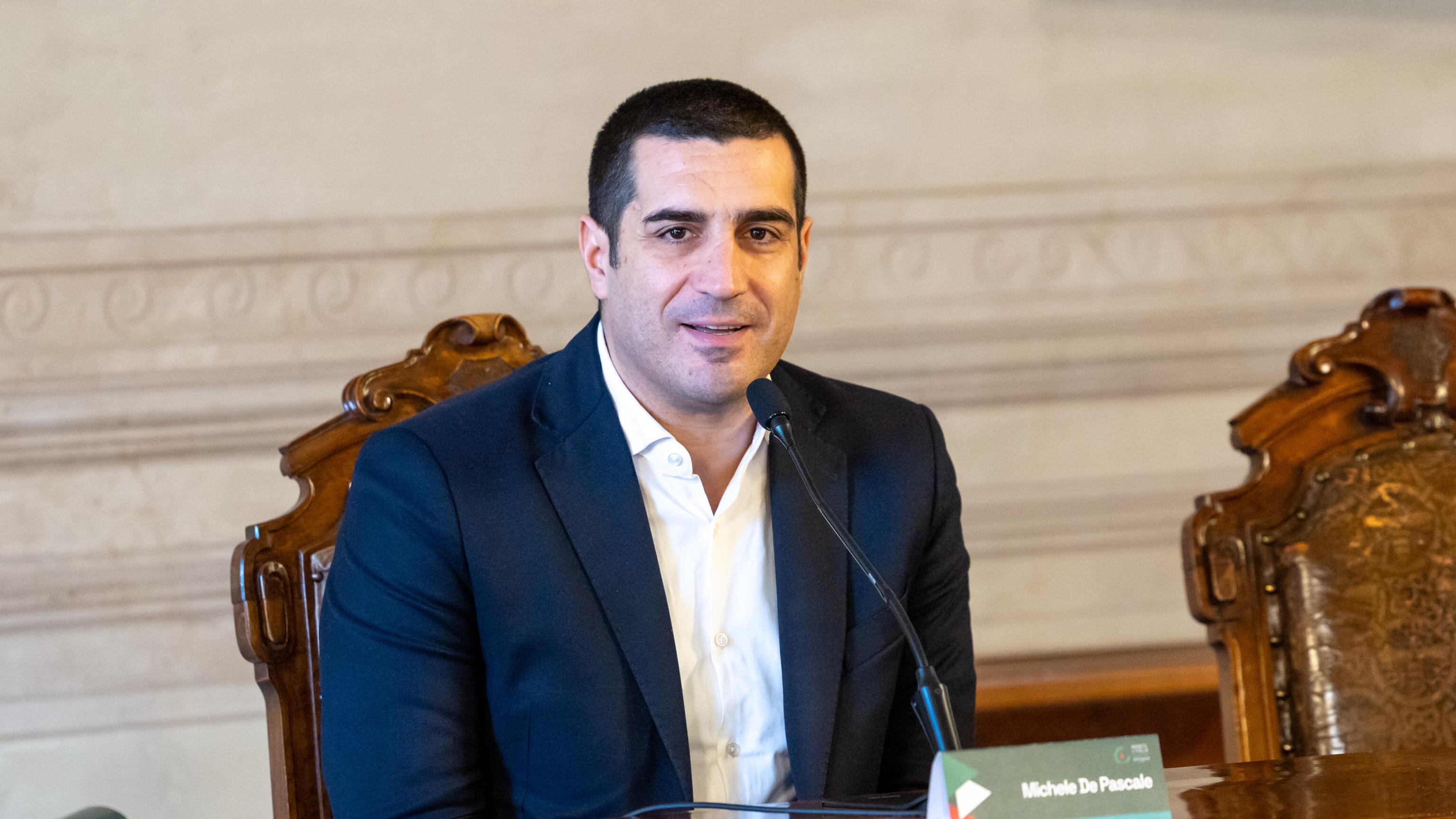 "Vicinanza piena". Lo scudo del governatore emiliano sui medici pro-migranti