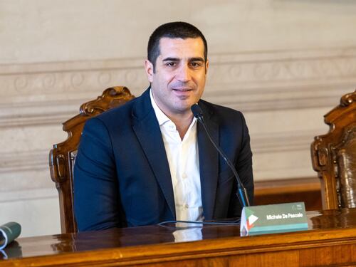 "Vicinanza piena". Lo scudo del governatore emiliano sui medici pro-migranti