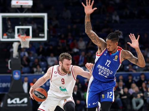 Eurolega, l'Olimpia Milano crolla contro l'Efes, Virtus male col Maccabi