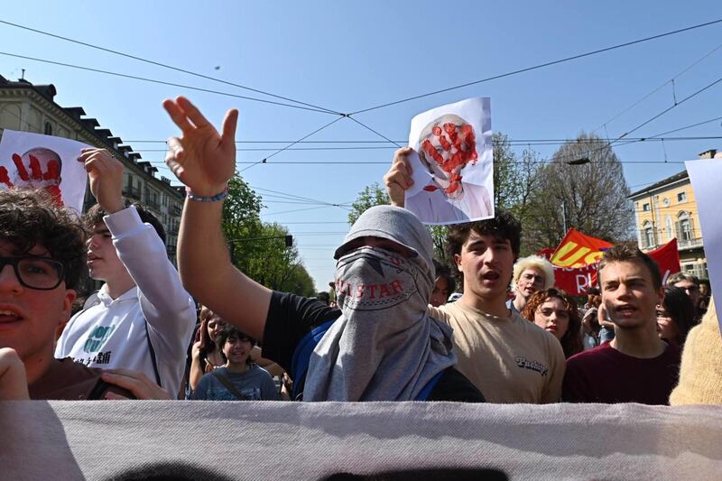 Le manifestazioni di antagonisti e studenti in tutta Italia 1