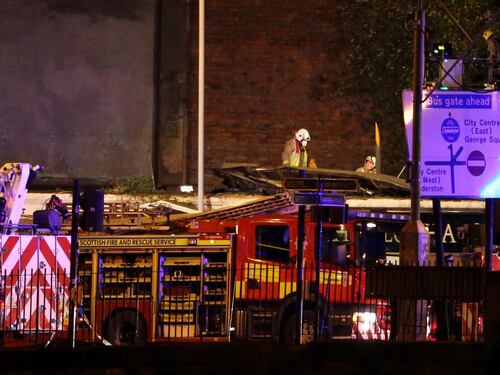 Glasgow, elicottero della polizia precipita su un pub