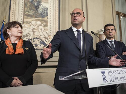 "Non si merita la Farnesina". Levata di scudi contro Alfano