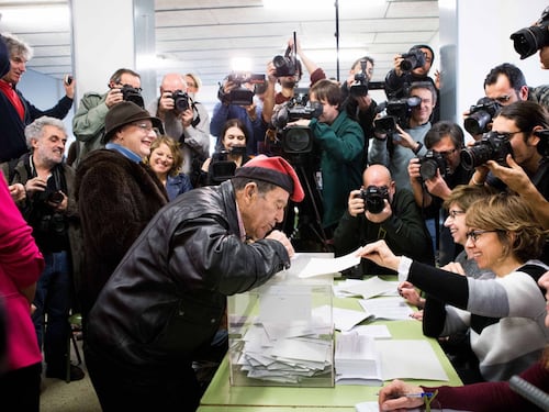 Catalogna agli indipendentisti, ma Ciudadanos è primo partito