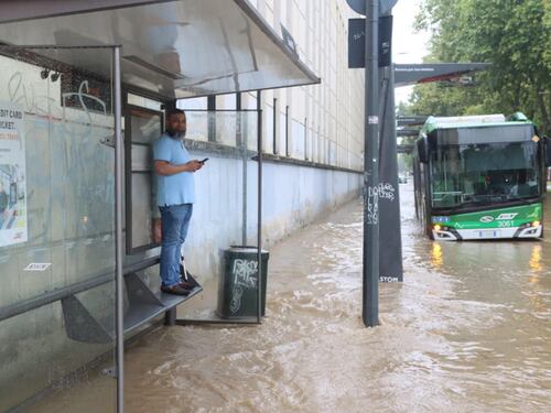 Esonda il Seveso. Strade come torrenti la città va sott'acqua