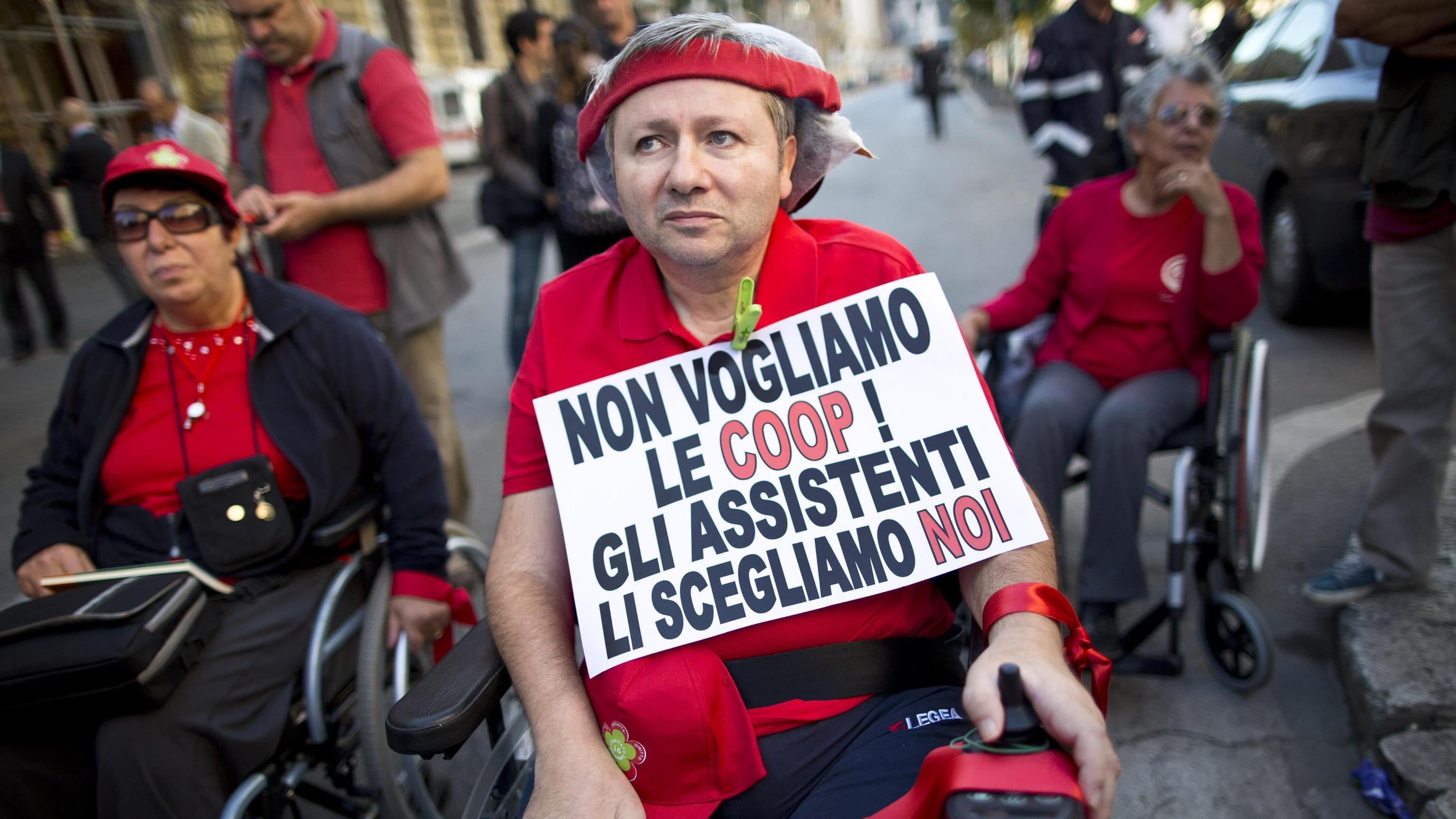 Medico malato di Sla muore a Roma dopo un presidio di protesta e incontro col governo