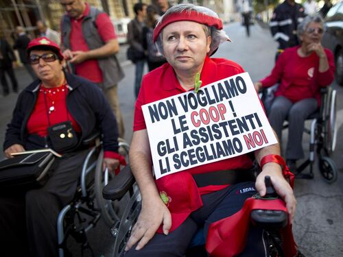 Medico malato di Sla muore a Roma dopo un presidio di protesta e incontro col governo