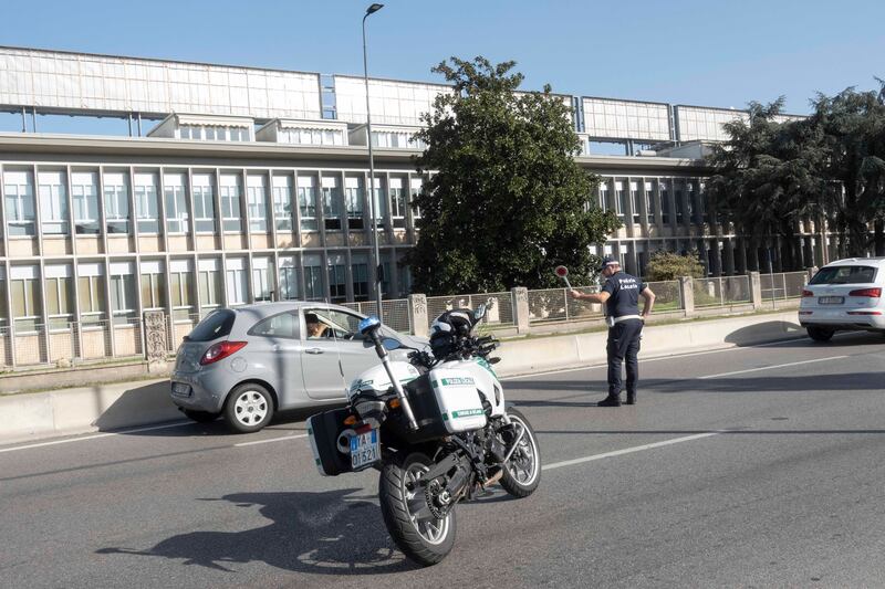 Ancora un incidente mortale a Milano, morto un uomo di 48 anni: le immagini 1