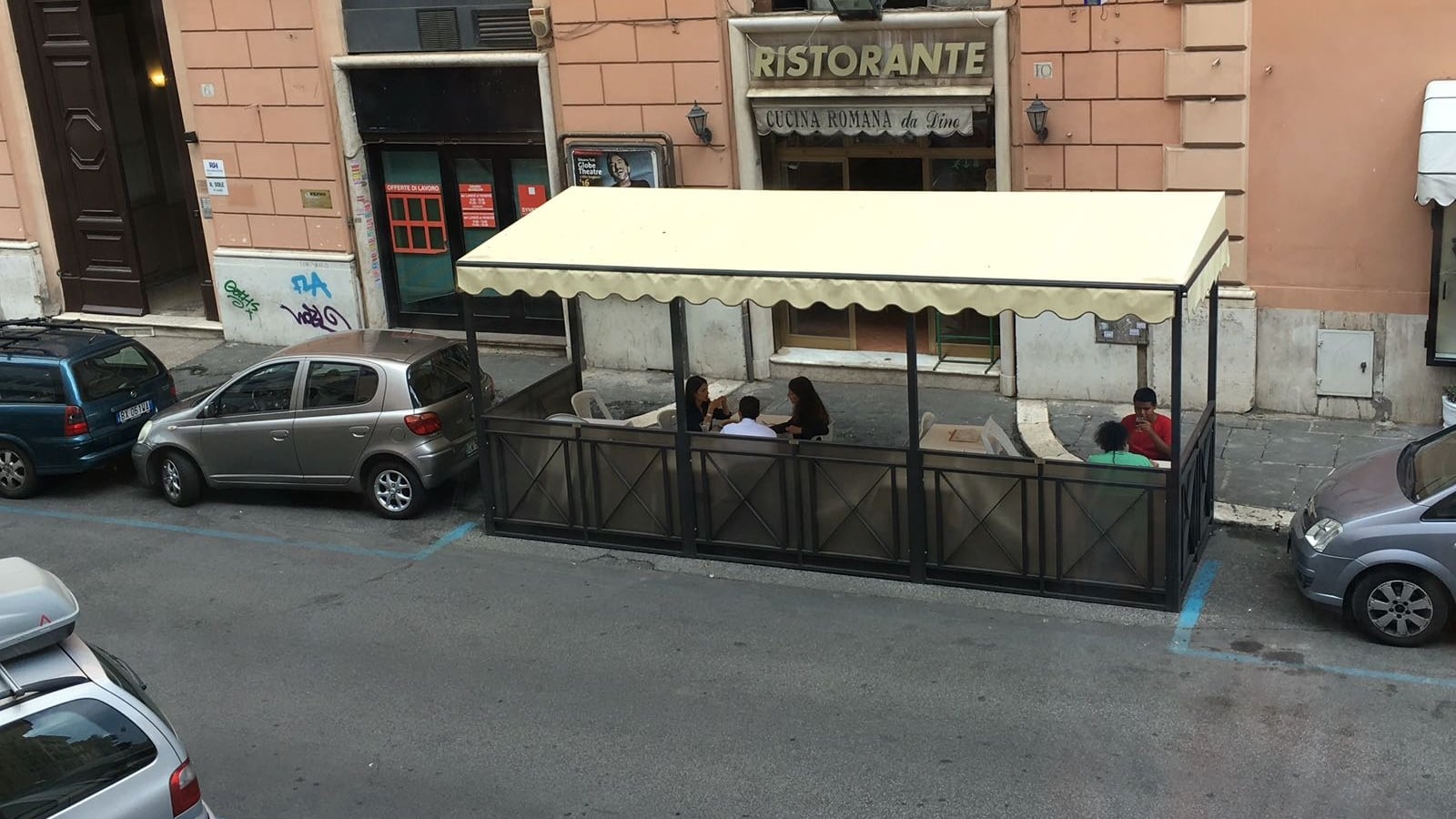 La Raggi dà buca a Malagò: era a pranzo al ristorante