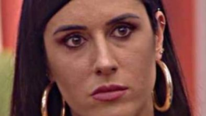 Valentina Vignali risponde agli hater: "Io torno figa, voi restate scemi"