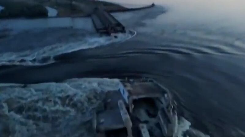 Distrutta la diga di Nova Kakhovka: almeno 22mila persone a rischio inondazione 6