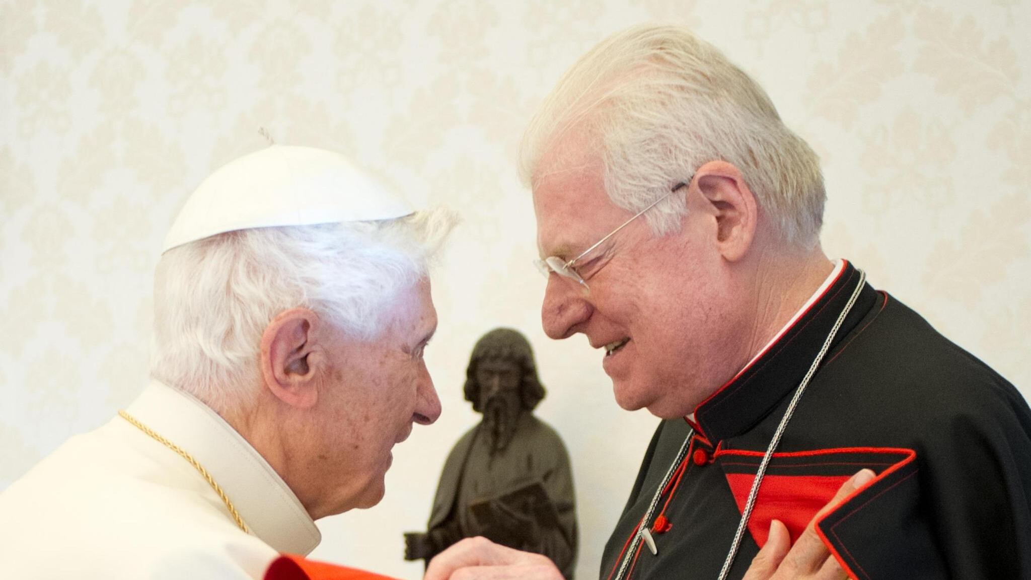 Il Papa «benedice» Scola E Bertone blinda lo Ior