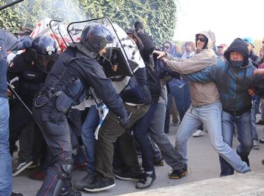 Renzi a Brescia: scontri tra polizia e antagonisti 3