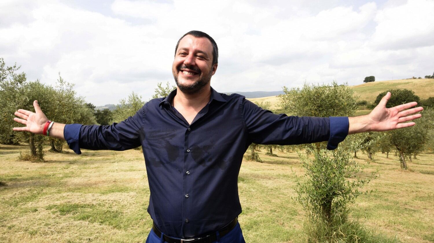 Salvini liquida i radical chic: "Multimilionari aprano le ville"