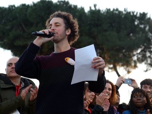 "Pretendo, pretendo, pretendo". Che orrore il programma delle sardine