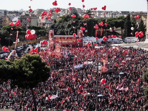 Viaggio e pranzo per tutti. La Cgil brucia 40 milioni per abbaiare al governo