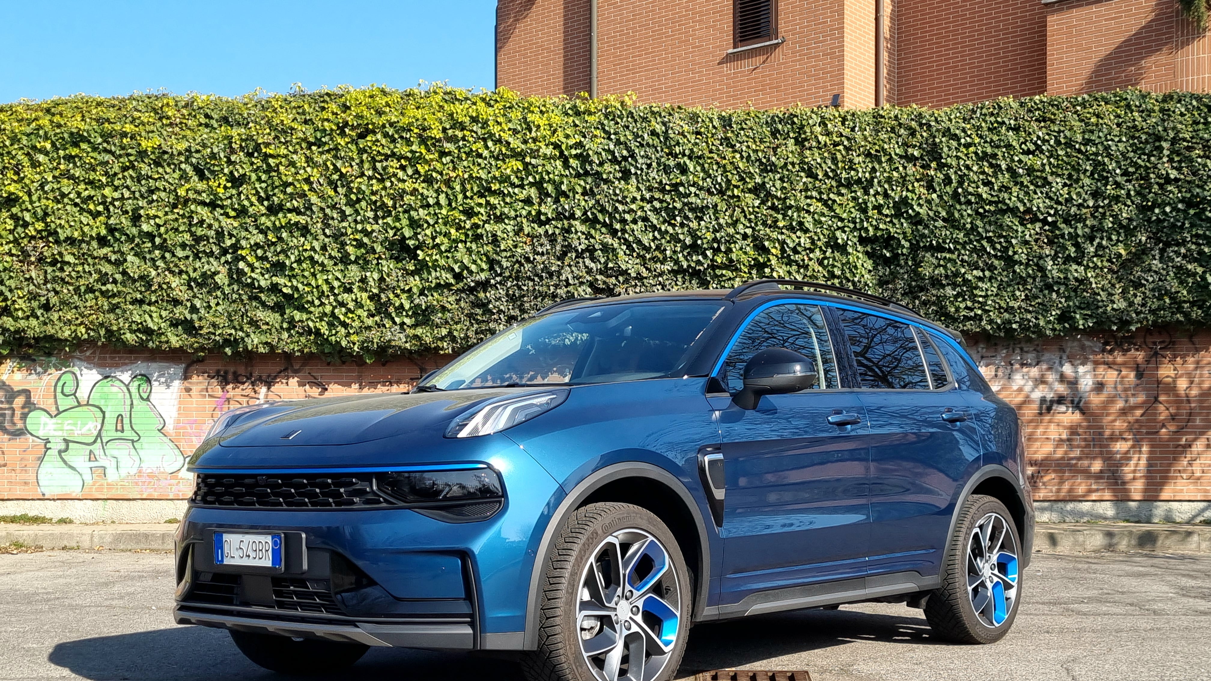 Lynk & Co 01, prova su strada e consumi del crossover ibrido "in abbonamento"
