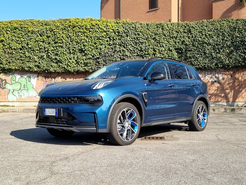 Lynk & Co 01, prova su strada e consumi del crossover ibrido "in abbonamento"