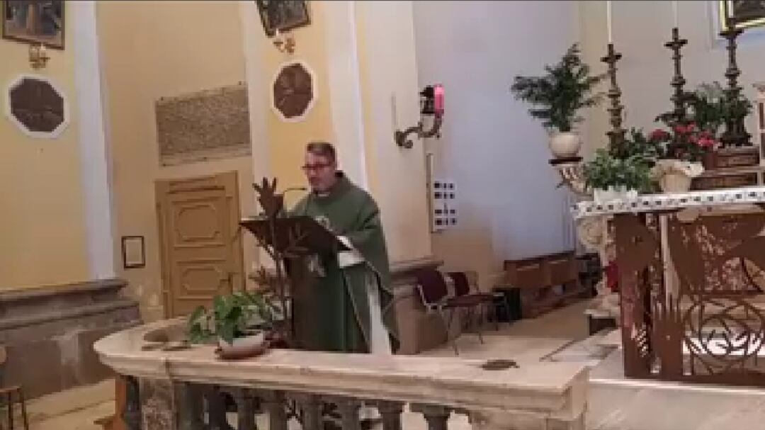 "Il vaccino? Porcheria fatta con aborti" L'omelia choc del prete no vax
