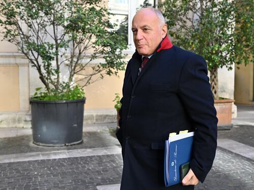 Roma, sfratto con sorpresa: sfondano casa del questore