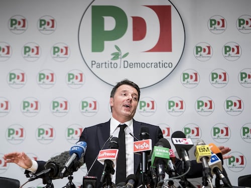 "Non mollo, il futuro torna". Ma Renzi riparte dal passato