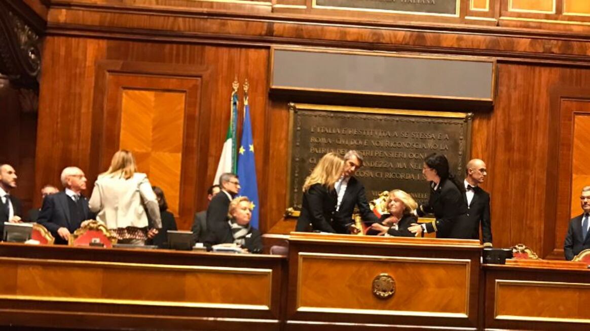 Senato, governo pone fiducia sul Rosatellum