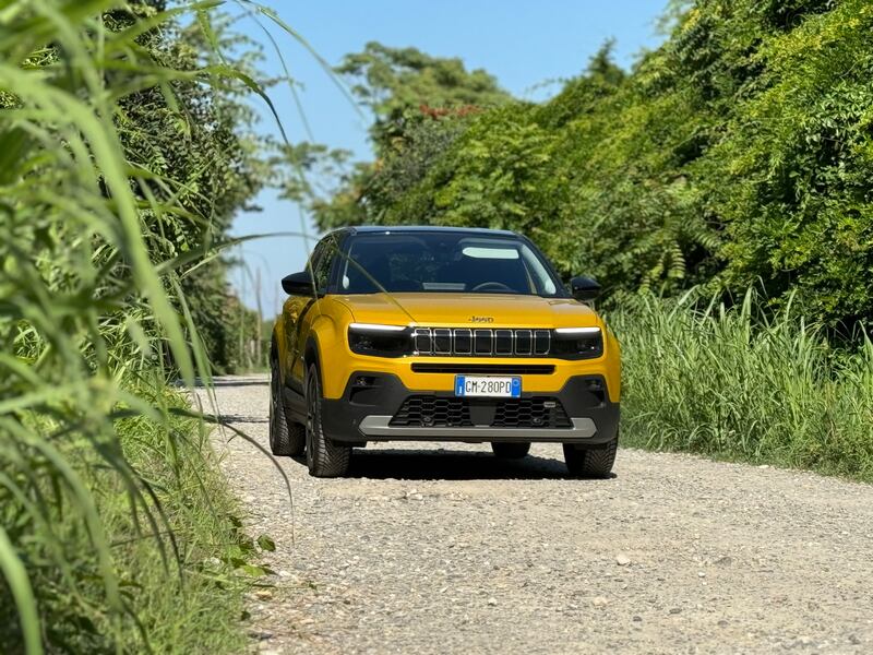Jeep Avenger 1.2 Summit: guarda la gallery del B SUV a benzina 1