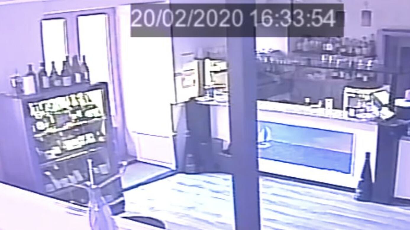 Incastrato il ladro seriale dei ristoranti travestito da ambulante