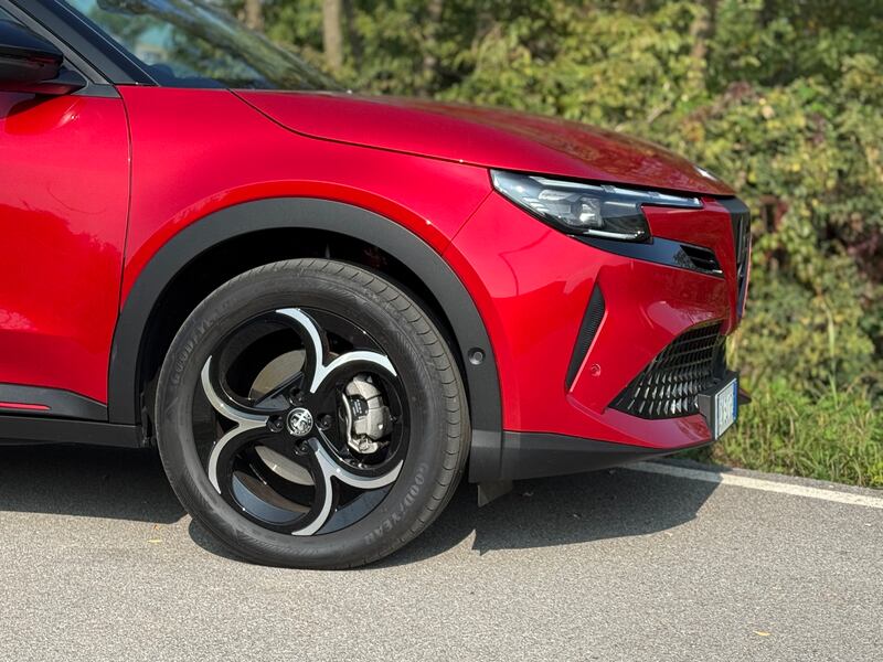 Alfa Romeo Junior Q4: guarda la gallery del B SUV elettrificato e a trazione integrale 4