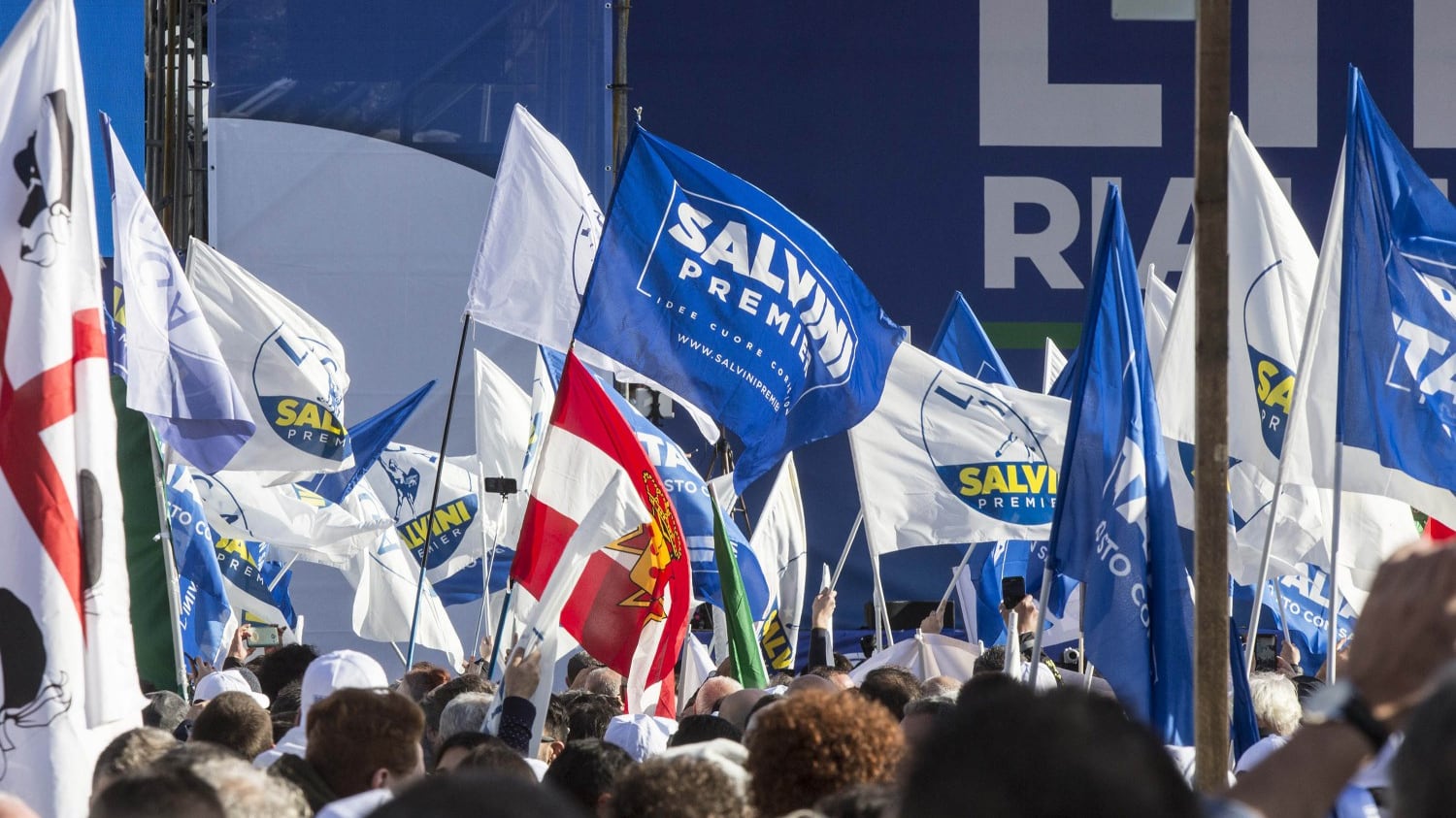 Rivoli, aggressione choc a 2 militanti della Lega. Salvini: "Fatto gravissimo"