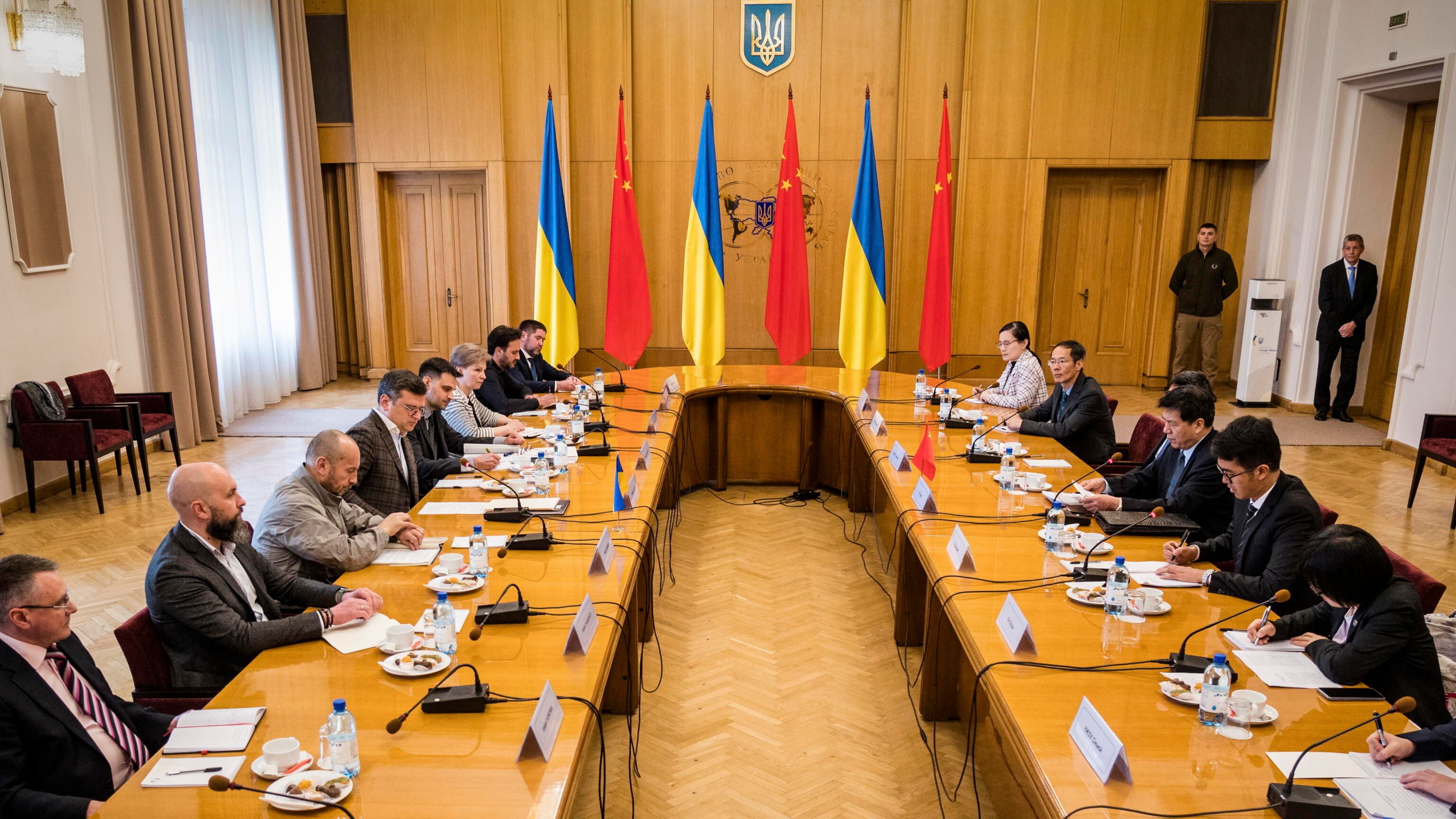 L'inviato cinese a Kiev: "Soluzione politica". L'Ucraina: "Rispettare la nostra integrità"