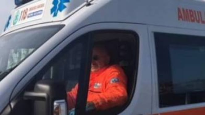 Napoli, troppo rumore dalla rosticceria: algerina ferisce 3 persone